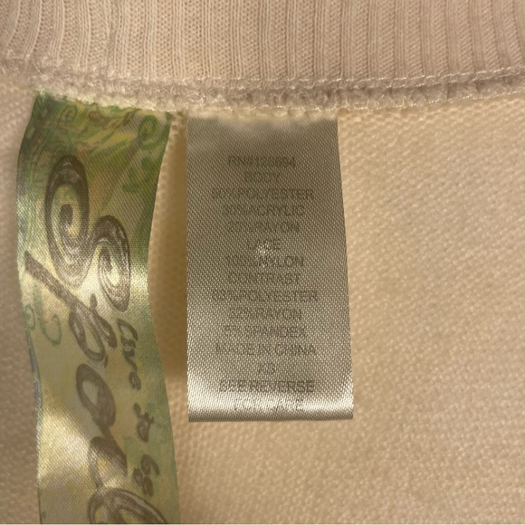 Elegant cream Carthaginian with black lace detailing on front. - Picture 4 of 5